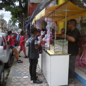 Palhaço Locutor e Minie na loja,